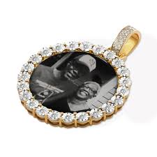 How Does a Diamond Memorial Pendant Capture the Essence of a Life Lived?