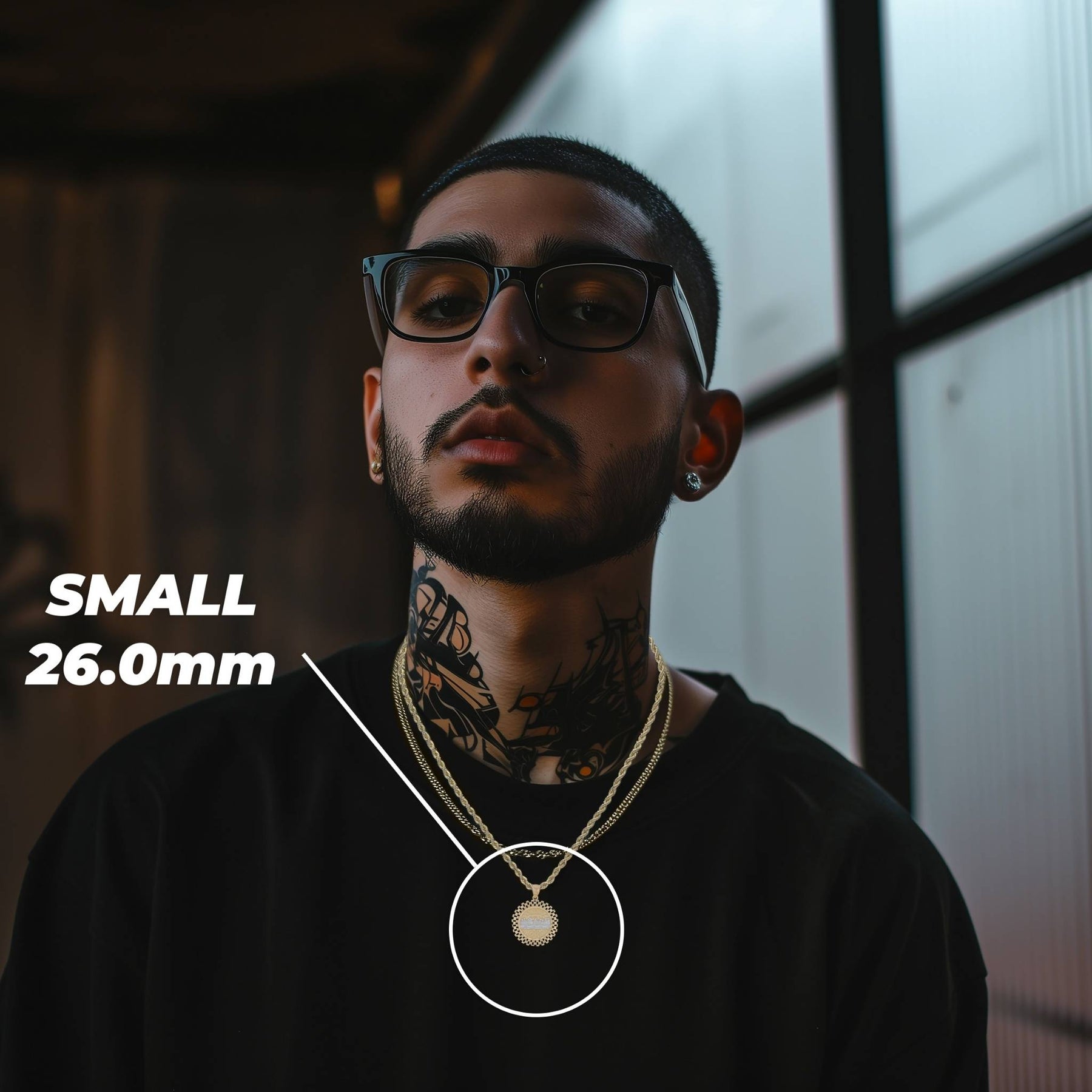 Man wearing the Small Last Supper gold pendant with a 26.0mm size label.