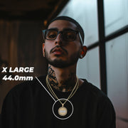 Man wearing the X-Large Last Supper gold pendant with a 44.0mm size label.