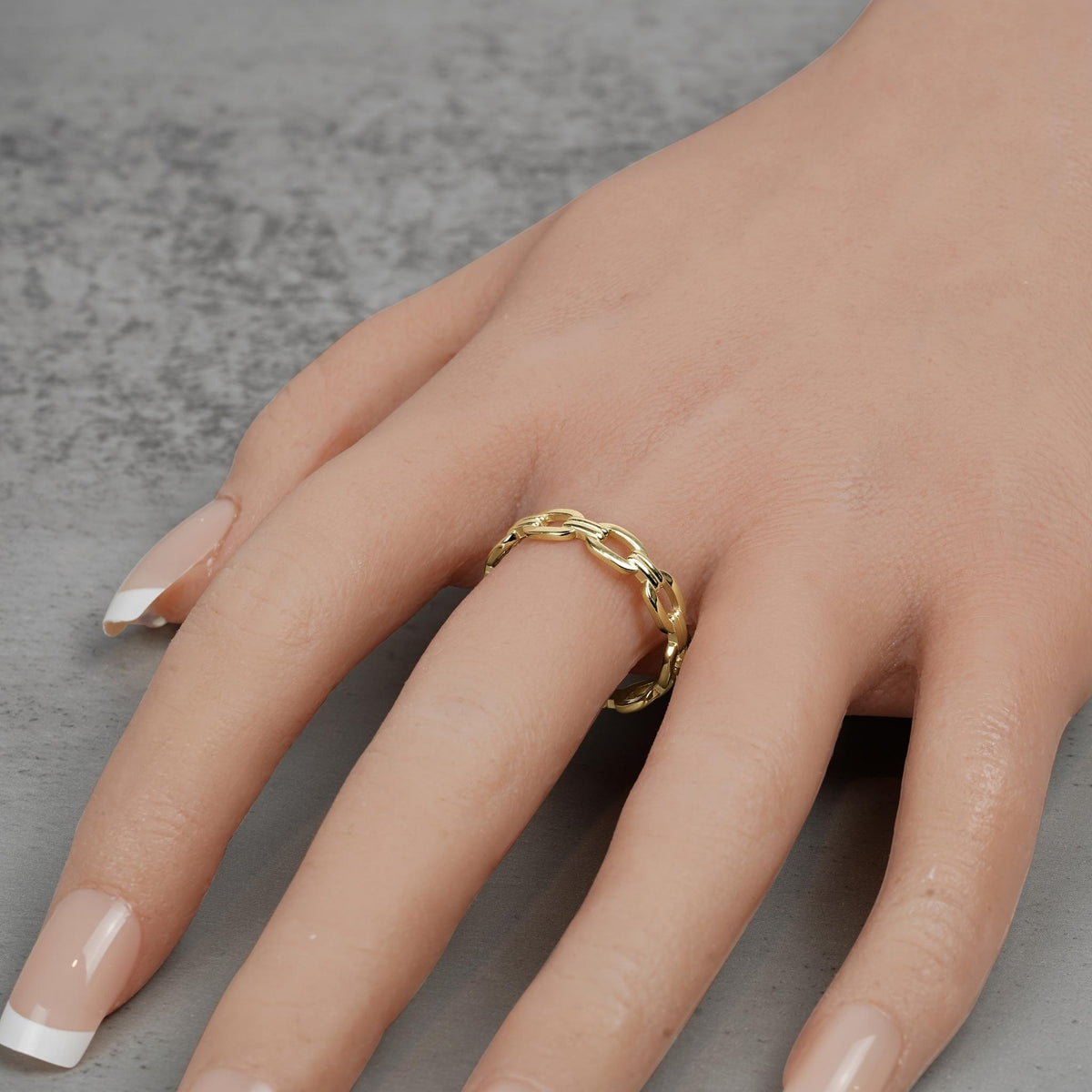 Hand wearing a solid 10k or 14k gold classic Rolo chain link ring.