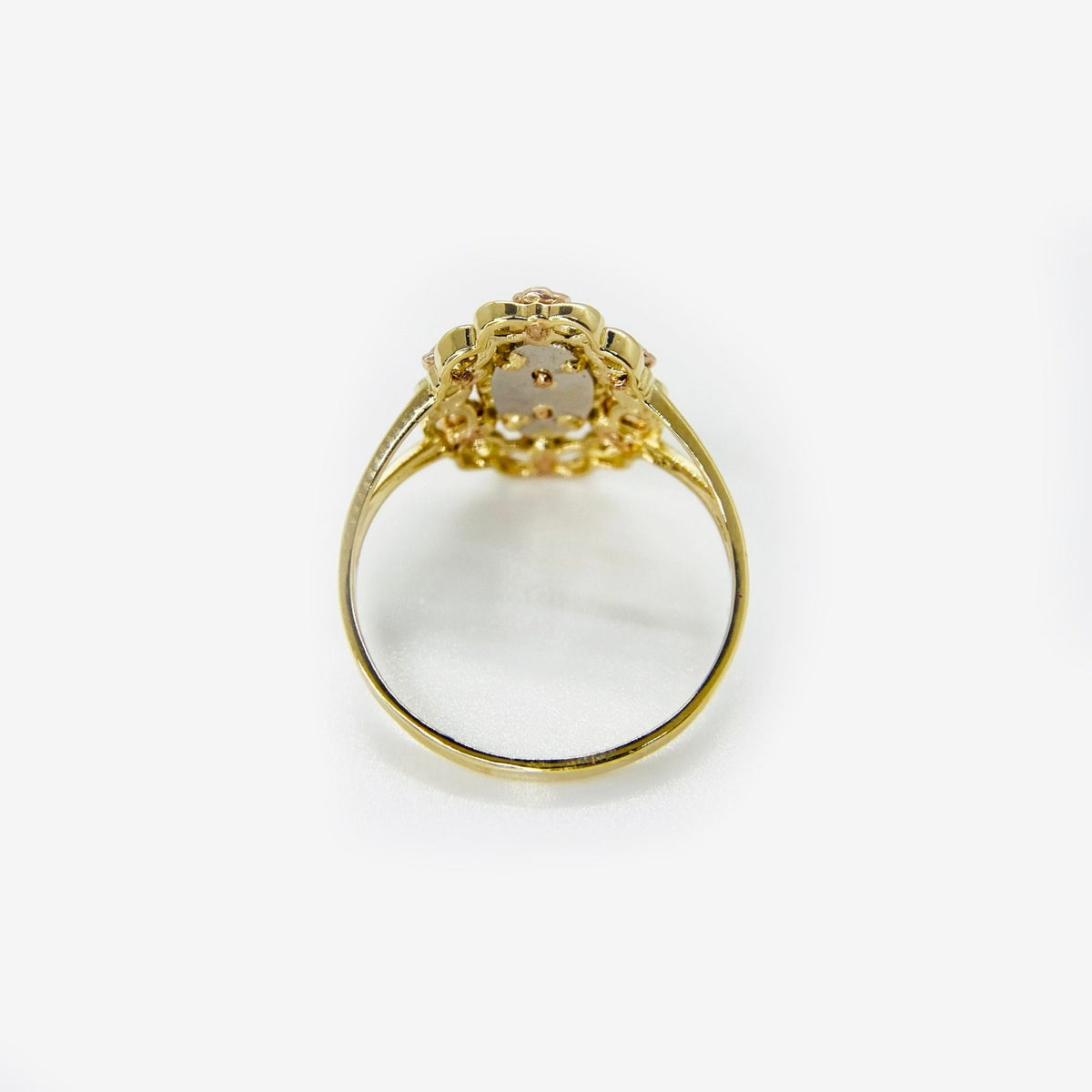 10k - 14k Gold  Quinceanera Bloom Rose ring back view on a white background.