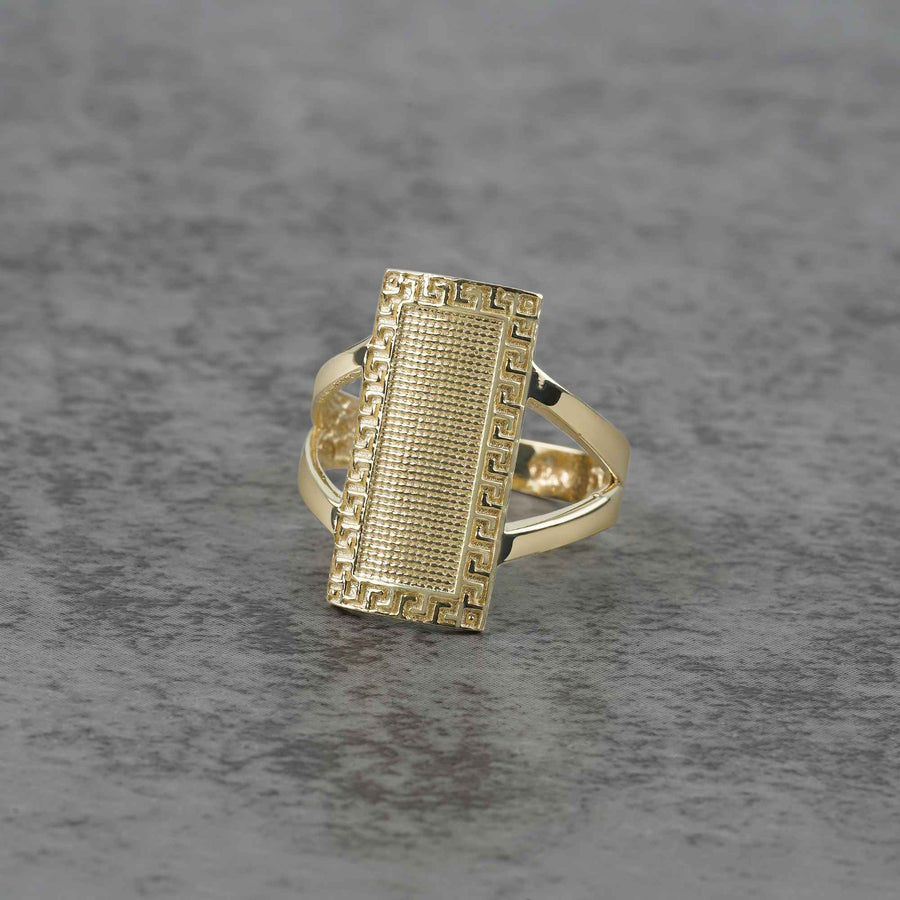 10k - 14k Gold ring with rectangular design on a gray surface