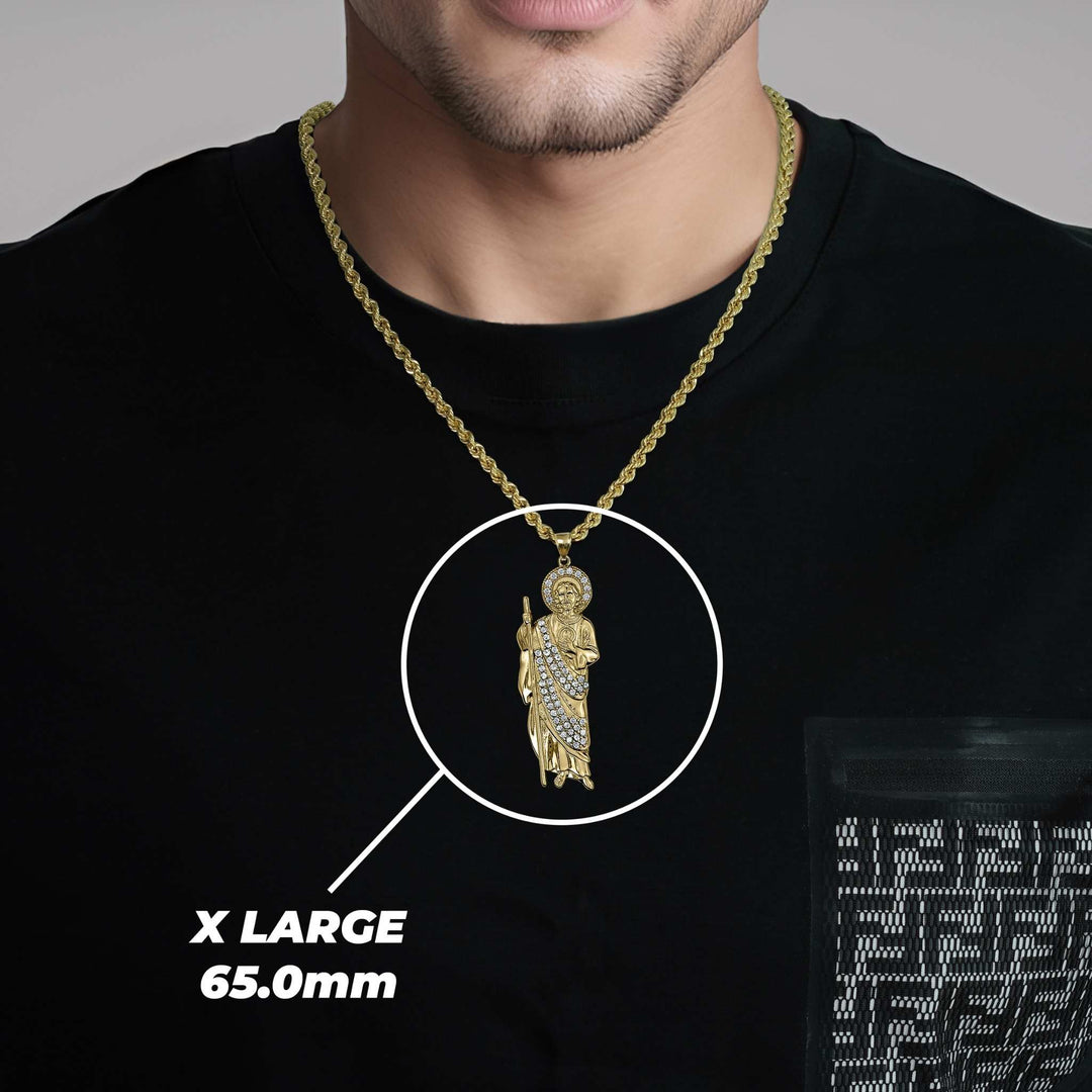 Man wearing a black t-shirt and gold chain with an extra-large 65.0mm San Judas pendant.