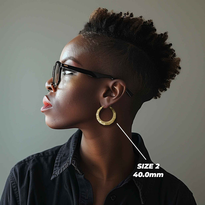 Model wearing Size 3 40.0mm textured gold rhombus hoop earrings for size reference.