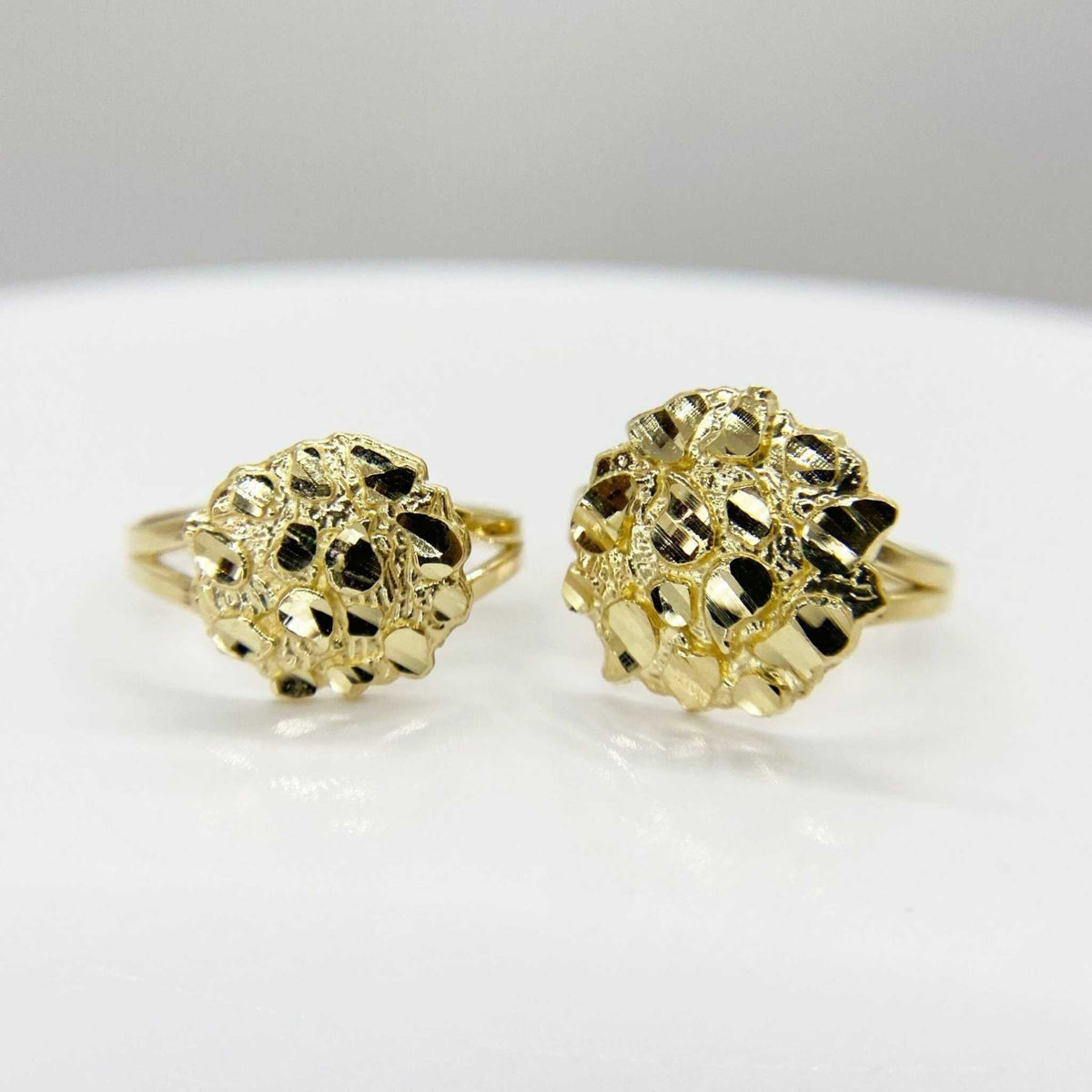 10k yellow gold classic nugget round ring front view on white background