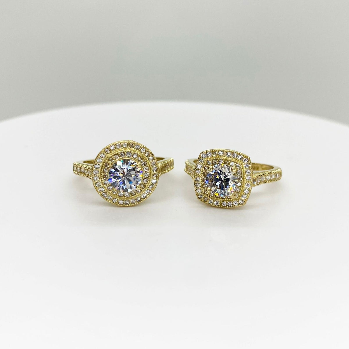 two 10k gold ring with square and round shape with cubic zirconia