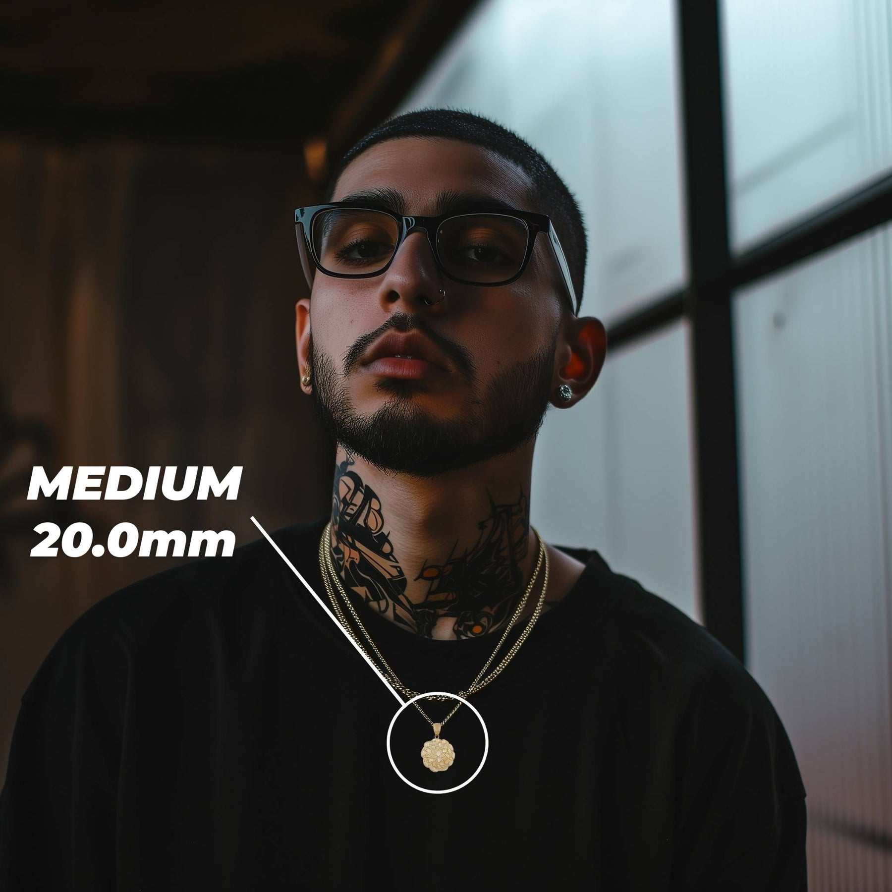 Man wearing the Medium (20.0mm) gold nugget pendant necklace with size overlay.