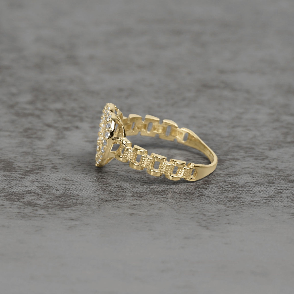 Side view of a 10k gold heart ring with a presidential link band.