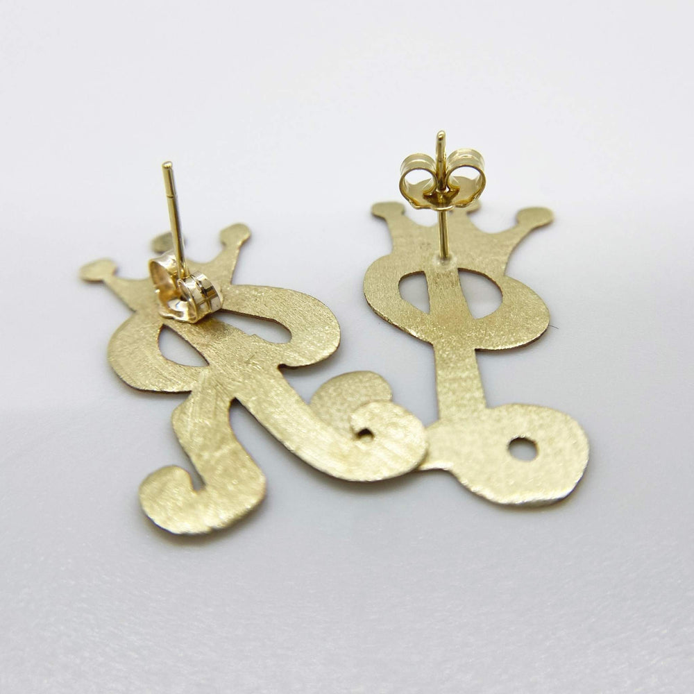 10K yellow gold vintage crown cursive initial stud earrings back view details.