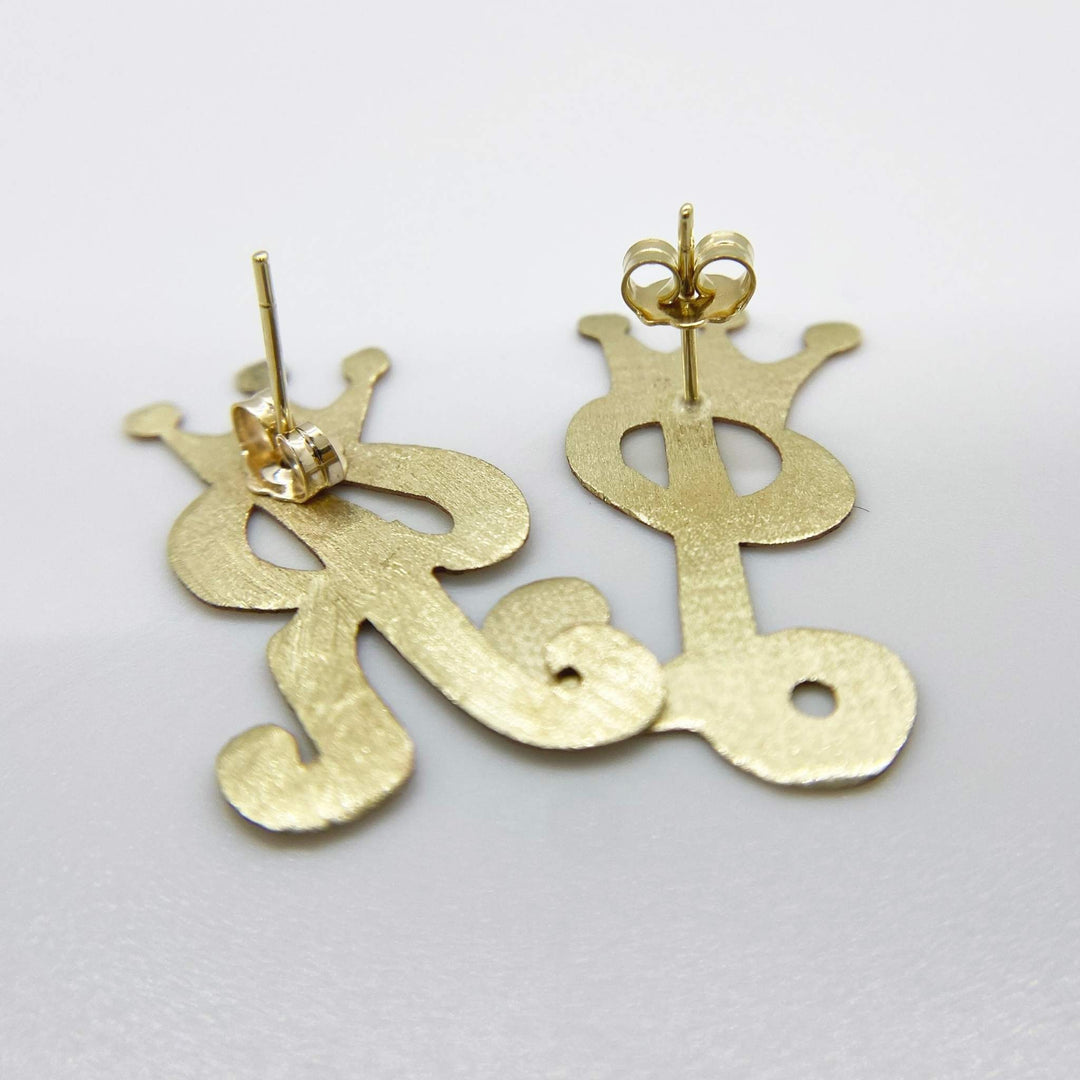 10K yellow gold vintage crown cursive initial stud earrings back view details.
