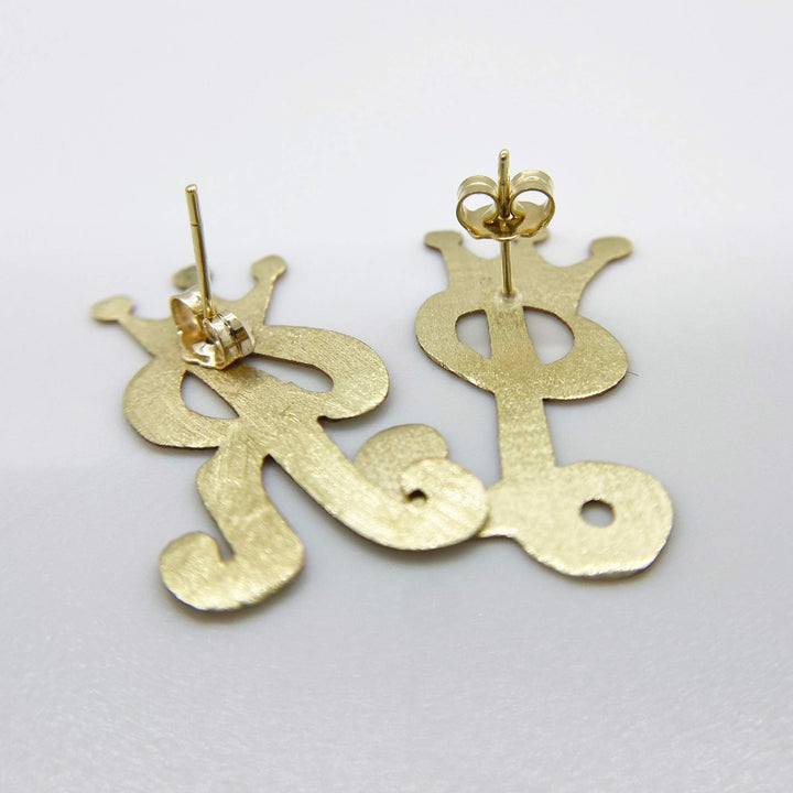 10K yellow gold vintage crown cursive initial stud earrings back view details.