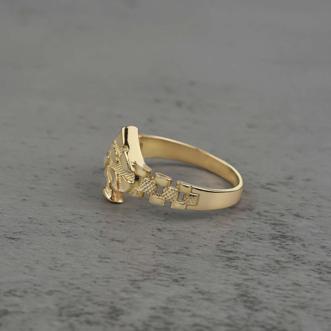 10k gold vintage nugget ring with spade design side view on a gray background

