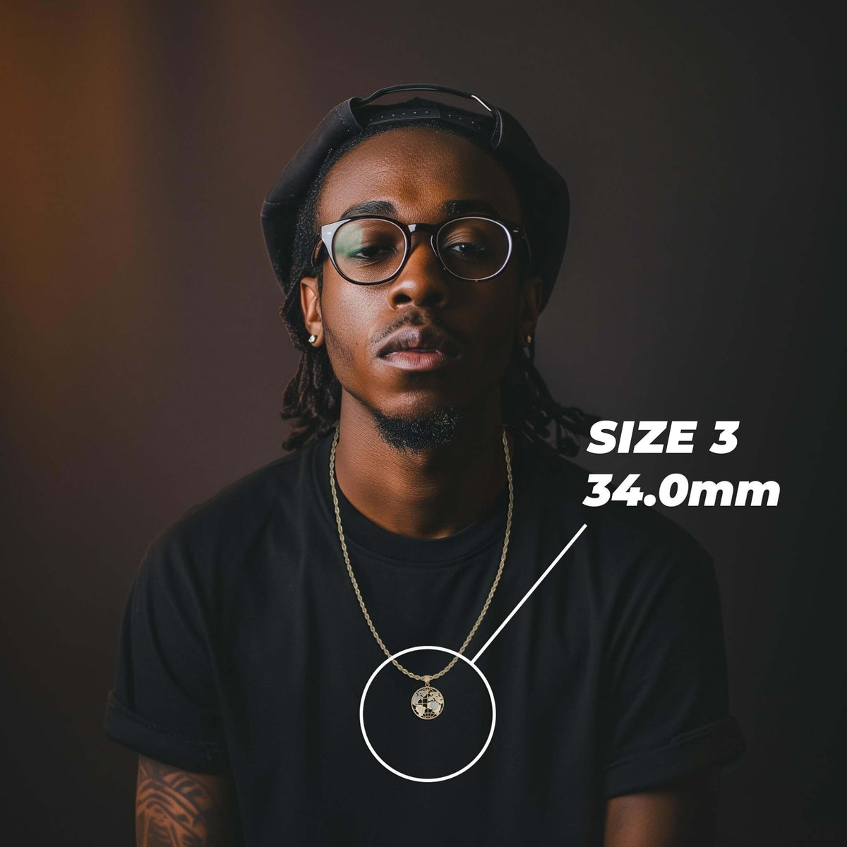 A man wearing round eyeglasses and a black t-shirt models a gold chain necklace with a circular pendant. White text on the right reads 'SIZE 3'.