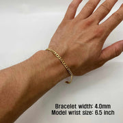 Gold chain bracelet on a wrist with size information displayed