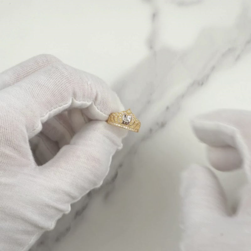 Product video showing two-tone gold quinceañera crown ring with cubic zirconia.
