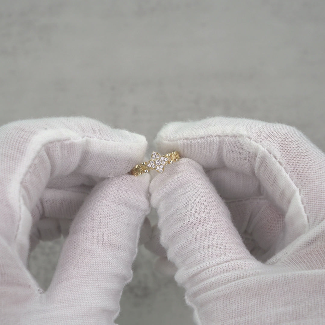 10k Gold Velia Clover Rollie Band Ring (White)